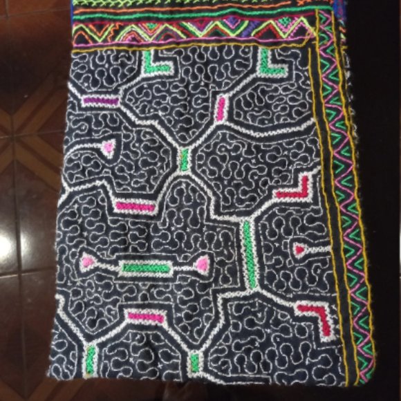 Shipibo bag embroidered by hand design Amazon jungle patterns main image 6
